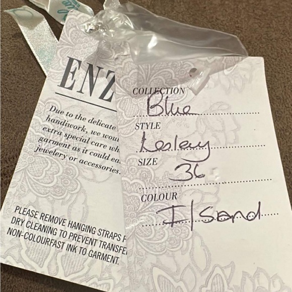 Original Enzoani Lesly wedding dress! - Picture 2 of 8